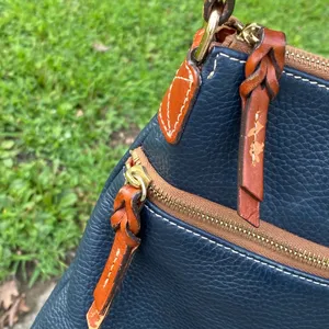 💙🤎 Vintage 80s Dooney & Bourke J9243546 Pebble Grain Leather Navy Blue & Brown Shoulder Bag $268.00 🤎💙 thumbnail 10