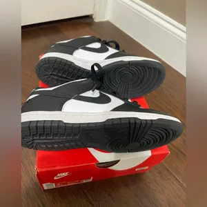 Nike Dunks Panda thumbnail 1