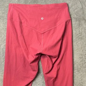 Lululemon‎ V Waist Yoga Tight 25" Grid Texture Leggings Size 8 Vintage Rose thumbnail 2