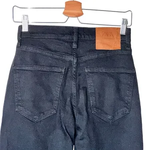 NWT Zara Women’s Jeans Womens Size 4 Black Hi Rise Straight Leg Dark Wash Denim thumbnail 4