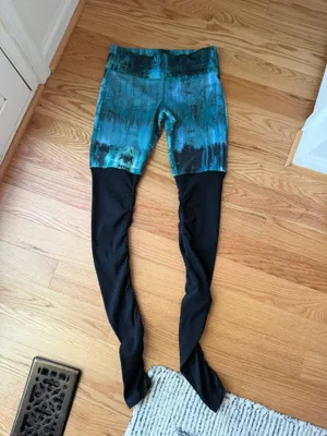 ALO Yoga Blue Teal Abstract Print Leggings with Black Ruched Lower Legs - Size S thumbnail 7