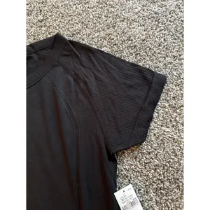 NWT Old Navy Women's Black Fluid Seamless Go Dry Tee Size Small thumbnail 4