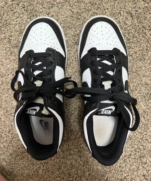 Nike Shoes 5.5 Youth thumbnail 1