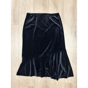 Choices Petite Black Velvet Asymmetrical Ruffle‎ Midi Skirt PL KVTK0138 thumbnail 2