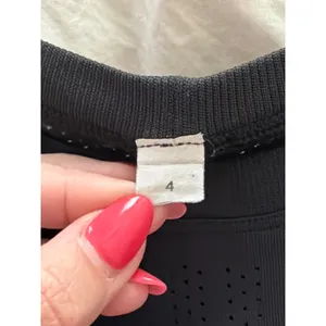 Lululemon Black Train to Be Short Sleeve Relaxed Fit Mesh Shirt Size 4 thumbnail 7