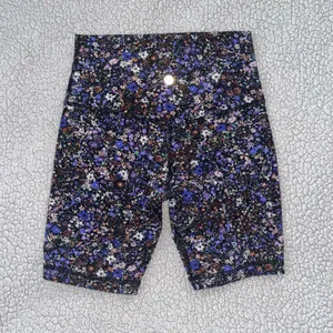 Lululemon Align High Rise Shorts thumbnail 4