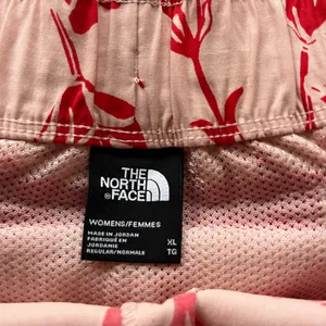 The North Face Class V Mini Floral Shorts -Size XL thumbnail 4