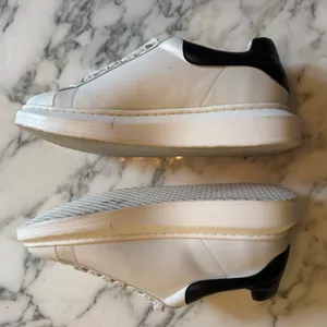 NWOT Steve Madden Gaines White/Black Faux Leather Platform Sneakers Women’s 11M thumbnail 3