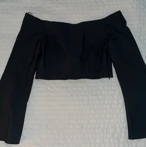ZARA Black Crop thumbnail 4