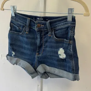 Hollister Classic High-Rise Short Distressed Denim Dark Wash Size 0 W25 Stretch thumbnail 3