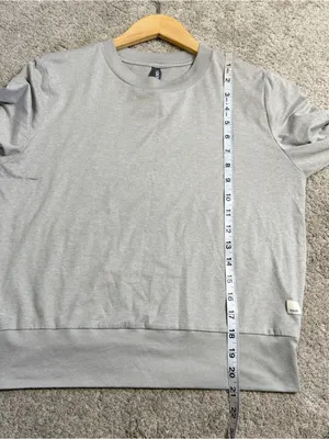 Vuori Women’s Daydream Crew Shirt Longsleeve in Light Heather Grey S thumbnail 9