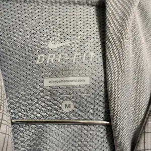 Nike Dri-FIT Women's Hoodie Pullover Gray Plaid Athletic‎ Top Activewear Medium thumbnail 2