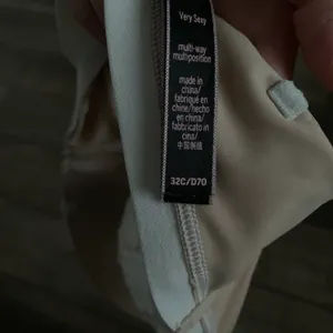 Victoria's Secret Bra thumbnail 3