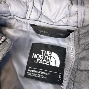 Women's The North Face Size Small Thermoball Eco Parka Puffer Jacket Hooded thumbnail 3