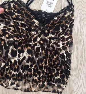 VIBE NWT top Size M thumbnail 9