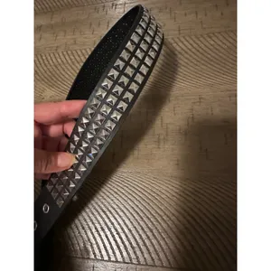 Black Faux Leather 3-Row Pyramid Studded Belt - Y2K Punk Emo Gothic Metal thumbnail 2