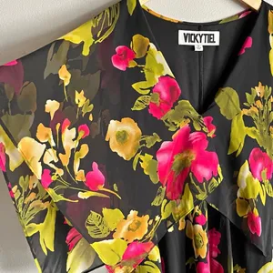 Vicky Tiel Black Floral Chiffon Midi Dress Flutter Sleeve Wedding Guest M thumbnail 4