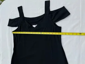 Soesdemo Black Cold-Shoulder V-Neck Dress, size L thumbnail 4