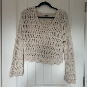 American Eagle Outfitters Cream V-Neck‎ Open knit Crotchet Sweater size XS thumbnail 2