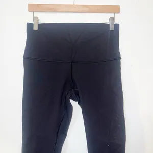 Lululemon women’s black cropped high waisted leggings thumbnail 2