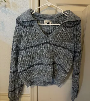 Universal Threads Sweater thumbnail 1