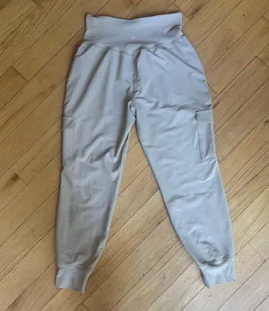 Old Navy Women's Light Gray Cargo Joggers thumbnail 3