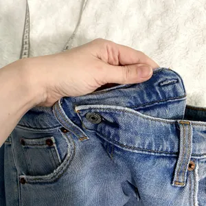 NWT Abercrombie & Fitch Curve Love The 90s Slim Straight Jeans 27/4 Short thumbnail 6