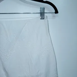 H&M White Eyelet Lace Flounced Cotton Skirt Size 4 thumbnail 3