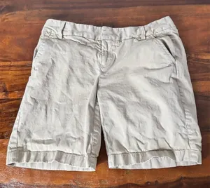 Caslon Women's Beige Chino Shorts Size‎ 4 Casual Flat Front thumbnail 1