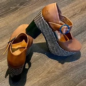 John Fluevog Ana Rita Leather Platform Mary Jane Heels Size 7 Brown Tan thumbnail 2