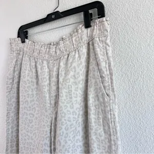 GAP Women's High Waisted Pull On‎ Paper Bag Leopard Print Pants thumbnail 2