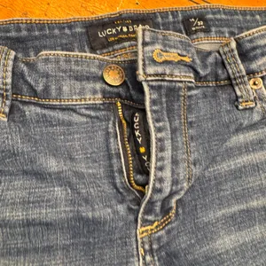 Lucky Brand Womens‎ 14/32 Regular Straight Leg Denim Jeans Medium Wash Blue thumbnail 2