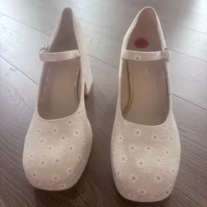 Madden Girl Mantel Mary Jane Platform Pump Daisy Ditsy Floral Coquette Lolita 10 thumbnail 6