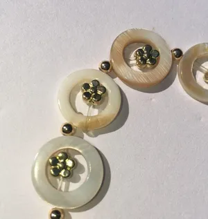 Very pretty clamshell stretchy bracelet thumbnail 4