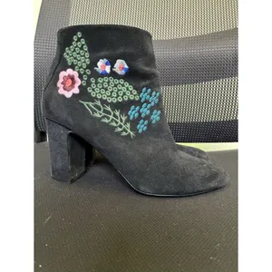 Nanette Lepore Beverly Black Suede Embroidered Short Boots Heels Zip Women's 8 thumbnail 3