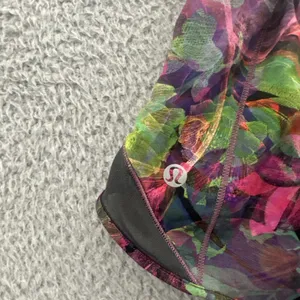 Lululemon Hotty Hot Low Rise Shorts 2.5" Vivid Floral Athletic Gym Women's‎ 4 thumbnail 3