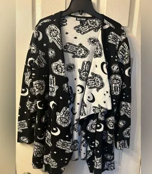 Hot Topic Black and White Patterned Women's Sweater thumbnail 1