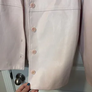 Aritzia Sunday Best Gabby Shirt Jacket Vegan Leather Shirt Jacket Pink thumbnail 7