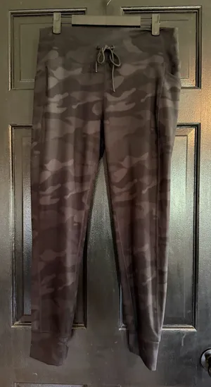 Spyder camo joggers thumbnail 1