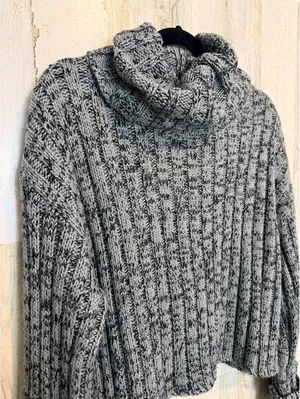 Urban Outfitters Women’s M/M Gray Chunky Knit Cropped Cowl Neck Sweater thumbnail 3