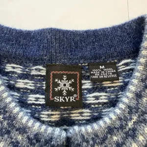 SKYR Norwegian Wool Sweater Cardigan Blue Fair Isle Front Metal Clasps MEDIUM thumbnail 9