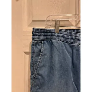 Free Assembly Womens Light Wash Denim Jogger Pants Size L Elastic Waist Stretch thumbnail 2