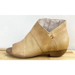 Miz Mooz‎ Clermont leather peep-toe booties in a wheat Size 38 US 7.5 Wide thumbnail 10