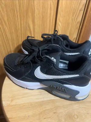 Nike Black and White Men’s Athletic Sneakers thumbnail 4