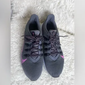 Nike Women's Size 10 Quest Grey Pink Running Sneakers thumbnail 3