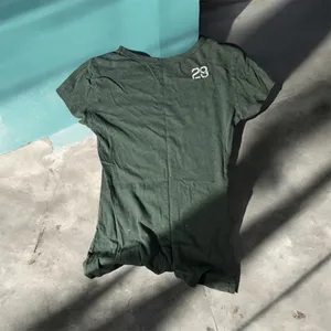 American Eagle Outfitters Dark Green Short Sleeve Graphic Tee 543 thumbnail 2