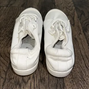 Women’s White Casual Shoes Size 8 thumbnail 2