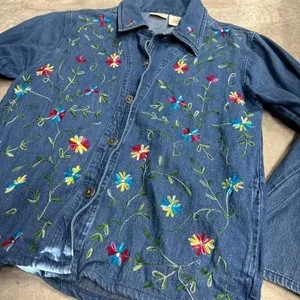 Vintage Bobbie Brooks Embroidered Floral Blue Jean Denim Jacket Women’s Size M thumbnail 2