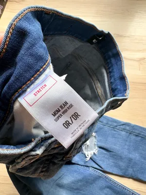 Express High-Rise Mom Jeans thumbnail 6