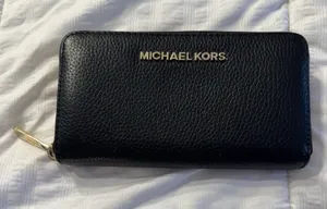 Michael Kors Black Wallet Zipper Gold Travel Classic Old Money Quiet Luxury thumbnail 1